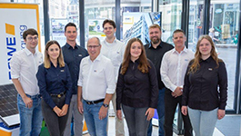 Dargestellt ist das Team der Privatkundenbetreuung, es sind 3 Frauen und 6 Männer.